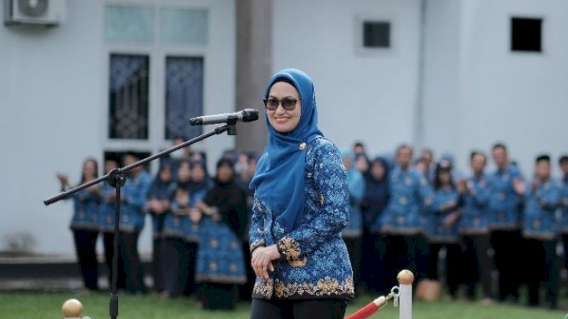 Bupati Luwu Utara, Indah Putri Indriani, saat upacara peringatan Hari Kesadaran Nasional, Rabu (17/1/2024), di Lapangan Upacara Kantor Bupati. (Foto: Pemkab Luwu Utara)