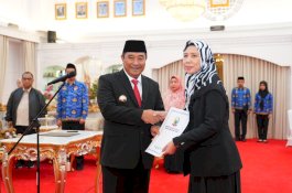 Pj Gubernur Bahtiar Lantik Besse Rasida Jadi Dokter Ahli Utama Pemprov Sulsel