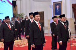 Presiden Jokowi Melantik Sembilan Anggota KPPU