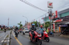 Ini Tips Berkendara Saat Musim Hujan dari Asmo Sulsel