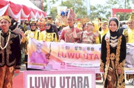 Pemkab Lutra Pamerkan Pakaian Kulit Kayu Khas Rampi Saat Defile HJL dan HPRL