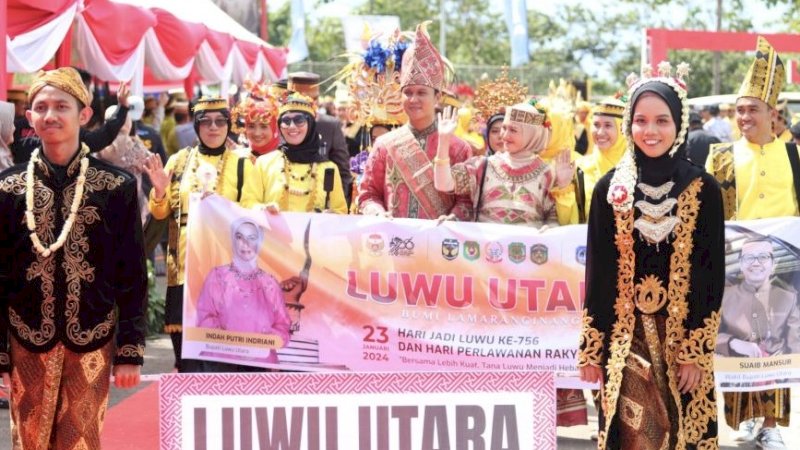 Defile puncak peringatan Hari Jadi Luwu (HJL) ke-756 dan Hari Perlawanan Rakyat Luwu (HPRL) ke-78 di Kecamatan Malili, Kabupaten Luwu Timur, Selasa (23/1/2024). (Foto: Pemkab Luwu Utara)