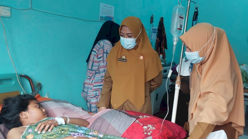 Atia Husnia (10) menjalani perawatan intensif di Rumah Sakit (RS) Batara Siang, Kabupaten Pangkep, Sulawesi Selatan.