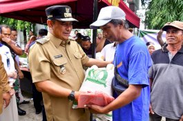 Peluncuran Bantuan Pangan di Maros, Salurkan 147 Ton Beras per Bulan