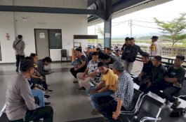 Protes Pekerja Stasiun Kereta Api Barru, PHK Melalui WhatsApp-Gaji Tertunggak Tiga Bulan