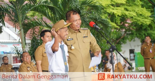 Bangganya Pelajar SMK Dihadiahi Topi Milik Pj Wali Kota Parepare