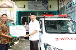 TJSL Pegadaian Kanwil VI Makassar Serahkan Bantuan Mobil Ambulance