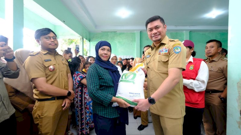 Bupati Gowa Tinjau Distribusi Bantuan Cadangan Beras