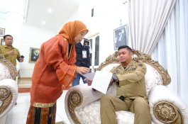 Bupati Gowa Terima Undangan Mencoblos di TPS 007