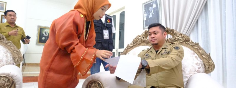 Bupati Gowa Terima Undangan Mencoblos di TPS 007
