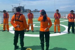 Basarnas Makassar Bantu Evakuasi Korban Kecelakaan Kerja Kapal MV Heng Sang