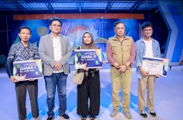 Bupati Barru Serahkan Hadiah Lomba Sayembara Logo Hari Jadi Barru ke-64
