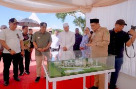Pj Gubernur Bahtiar dan Bupati Suardi Saleh Letakkan Batu Pertama Pembangunan Masjid Raya Barru
