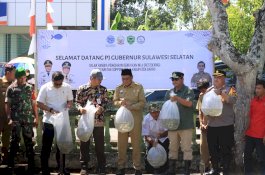 10.000 Ekor Benih Ikan Nila Ditebar di Hari Jadi Barru ke-64