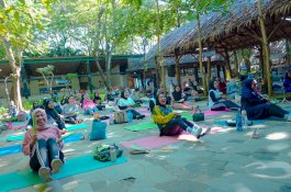 Antusiasme Pengunjung Mengikuti Poundfit di Bugis Waterpark Adventure