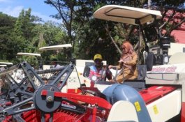 6 Kelompok Tani di Luwu Utara Terima Combine Harvester, Bupati Indah: Pastikan Semua Menikmati