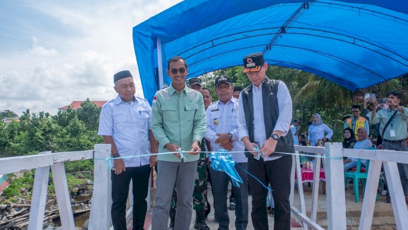 Peresmian pemanfaatan jalan penghubung wisata titian beton di Kelurahan Anaiwoi, Kecamatan Tanggetada, Kolaka, Sulawesi Tenggara. (Foto: PT Vale Indonesia)