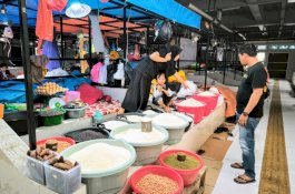 Pastikan Stok dan Harga Beras Stabil Jelang Ramadhan, Kasat Intelkam Polres Wajo Sasar Sejumlah Pasar