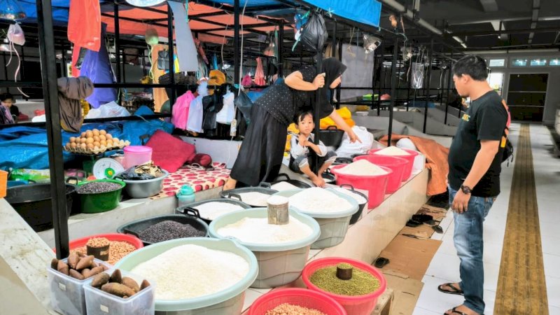 Pastikan Stok dan Harga Beras Stabil Jelang Ramadhan, Kasat Intelkam Polres Wajo Sasar Sejumlah Pasar
