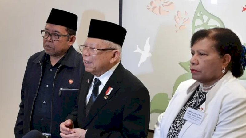 Wakil Presiden (Wapres), Ma'ruf Amin, saat memberikan keterangan pers usai menghadiri Business Forum with Halal Industry, di Hotel Cordis, Auckland, Selandia, Jumat (1/3/2024). (Foto: BPMI Setwapres)