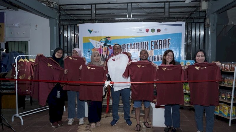 PT Vale Indonesia kolaborasi dengan klub sepak bola PSM Makassar berupaya mengintegrasikan pengembangan ekonomi kreatif (ekraf) lokal, UMKM, dan olahraga di Luwu Timur (Lutim). (Foto: PT Vale Indonesia)