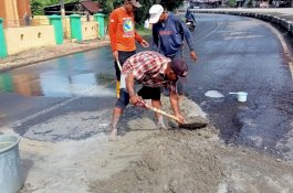 Warga Desa Siddo Turun Tangan Perbaiki Kerusakan Jalan Poros Barru-Parepare