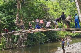 Akses Jembatan Antar Dusun di Balusu Barru Kondisinya Memprihatinkan