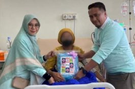 Peringatan Hari Ginjal Sedunia: RS Andi Makkasau Bagikan Suvenir kepada Pasien Hemodialisa