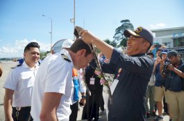 Pj Wali Kota Parepare Sambut Kedatangan Kapal Pesiar Bawa Ratusan Witasawan Mancanegara