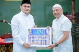 Bupati Barru Sumbangkan Rp25 Juta untuk Masjid Agung Nurul Iman