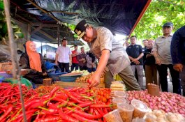 Pj Sekda Gowa Dampingi Pj Gubernur Sulsel Pantau Harga dan Ketersediaan Stok Pangan