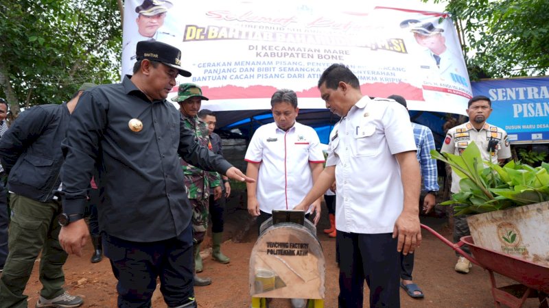 Pj Gubernur Serahkan Bantuan Alat Perajang Pisang untuk Kecamatan Mare