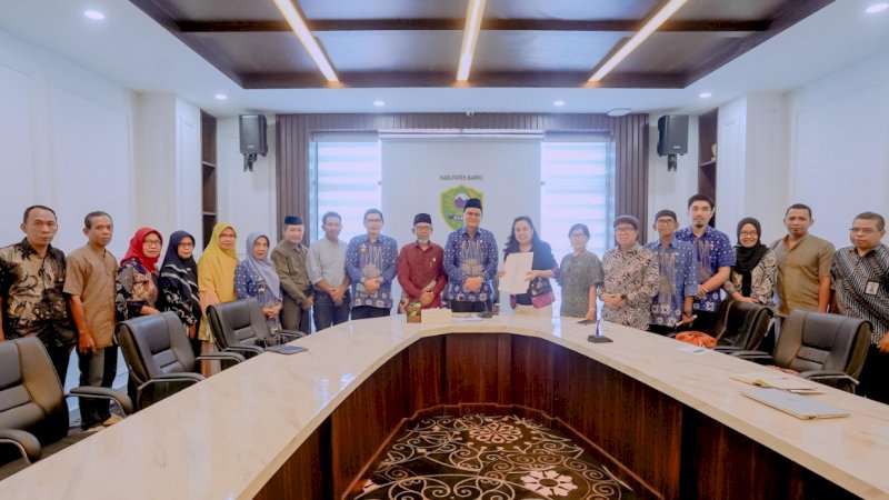 Audiensi Pemkab Barru dengan tim USAID-IUWASH Tangguh serta stakeholder air minum dan air limbah domestik di Kantor Bupati Barru, Kamis (14/3/2024).
