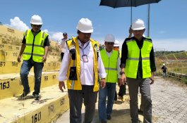 Akbar Ali Pantau Pengerjaan Renovasi Stadion Gelora Bj Habibie Parepare