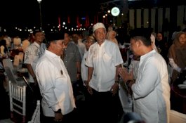 Buka Puasa Bersama di Lego-lego, Pj Gubernur Bahtiar Beri Penghargaan Sukses Pemilu Serentak Tahun 2024