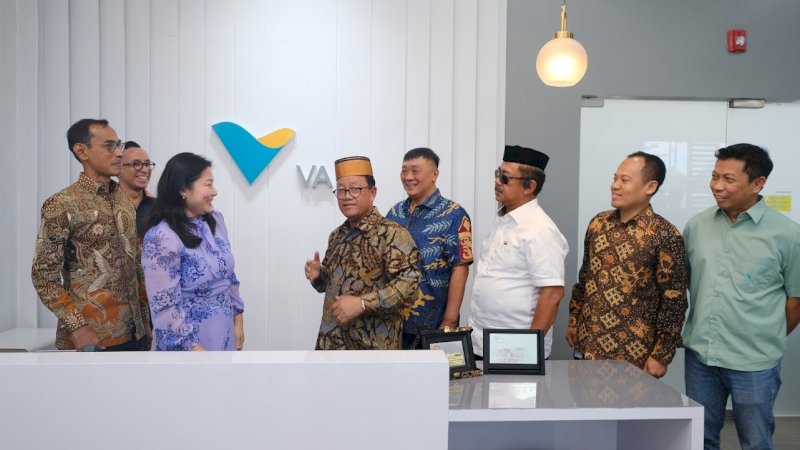 Jajaran Komisi VII DPR RI bersama manajemen PT Vale Indonesia di Kantor Perwakilan PT Vale di Makassar, Rabu (20/3/2024). (Foto: PT Vale Indonesia)