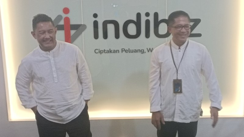 (kikan) Direktur Wholesale & International  Service Telkom Bogi Witjaksono, EVP Telkom Regional VII KTI, Agus Yudha Basuki 