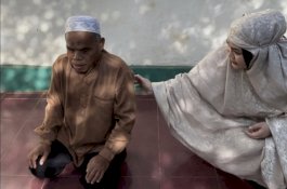 Putri Dakka Berangkatkan Umrah Muadzin Tuna Netra di Maros
