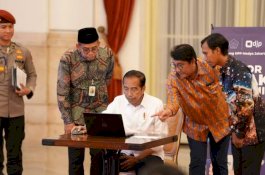 Presiden Bersama Jajarannya Lapor SPT secara Online