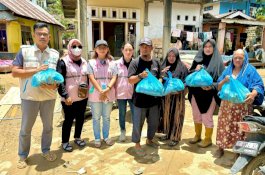 Tanggap dan Cepat, YBM PT PLN (Persero) UP3 Kendari Salurkan Bantuan Korban Banjir