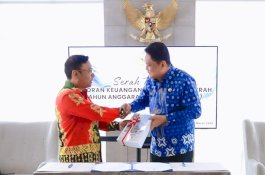 Pemkab Barru Serahkan Laporan Keuangan 2023 ke BPK