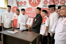 Dukung TSM Bacalon Wali Kota Parepare, Pengurus Partai Berbeda Ikut Temani Kembalikan Formulir Pendaftaran