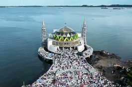 Pemkot Parepare Ajak Masyarakat Isi Kegiatan Keagamaan di Lingkungan Masjid Terapung