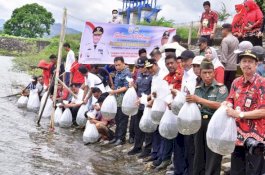 Tebar 100 Ribu Benih Ikan, Pj Gubernur Sulsel Ajak Masyarakat Rawat Bendungan Bili-bili