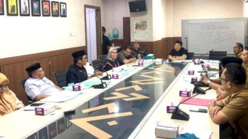Eric Horas Pimpin Rapat Monev Komisi B DPRD Makassar Triwulan I
