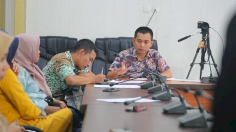 Kabag Humas Protokol DPRD Makassar Rakor dengan Laskar Pelangi