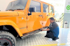 Lengkapi Kenyamanan Pengguna Jeep, Kalla Kars sediakan Electric Foot Step