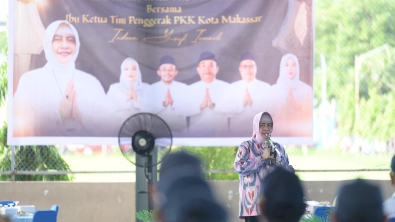 Ketua PKK Makassar Indira yusuf Ismail memberikan pengarahan kepada seluruh karyawan PDAM Makassar di acara Halal bi Halal