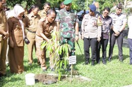 Peringati Hari Bumi, Pemkot Parepare Gelar Penanaman Pohon Serentak