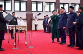 Pj Gubernur Bahtiar Lantik Pejabat Administrasi dan Pengawas Lingkup Pemprov Sulsel